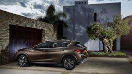 Infiniti QX30 (2016) - lewy bok