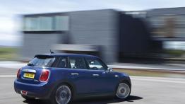 Mini Cooper D 2014 - wersja 5-drzwiowa - prawy bok