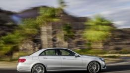 Mercedes E 350 4MATIC Facelifting - prawy bok