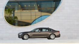 BMW serii 7 F02 Facelifting - lewy bok