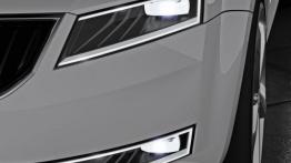 Skoda VisionD Concept - lewy przedni reflektor - włączony