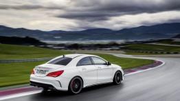 Mercedes CLA 45 AMG (2014) - widok z tyłu