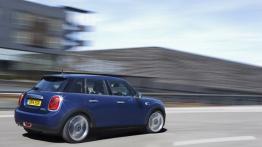 Mini Cooper D 2014 - wersja 5-drzwiowa - prawy bok