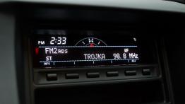 Mitsubishi L200 IV Double Cab 2.5 HP DOHC 178KM - galeria redakcyjna - radio/cd/panel lcd