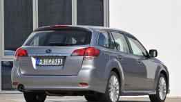 Subaru Legacy Kombi 2010 - widok z tyłu