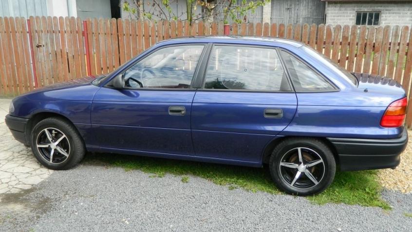 Opel Astra F Sedan 1.6 i 75KM 55kW 1991-1998