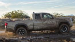 Toyota Tacoma II Facelifting TRD Off-Road Access Cab (2016) - prawy bok