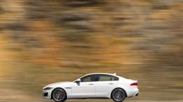 Jaguar XE S Polaris White (2015) - lewy bok