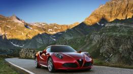 Alfa Romeo 4C (2013) - widok z przodu