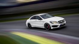 Mercedes CLA 45 AMG (2014) - prawy bok