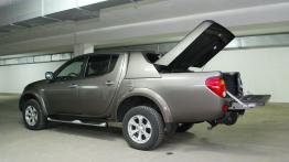 Mitsubishi L200 IV Double Cab 2.5 HP DOHC 178KM - galeria redakcyjna - lewy bok