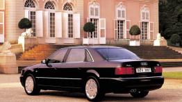 Audi A8 2000 - widok z tyłu