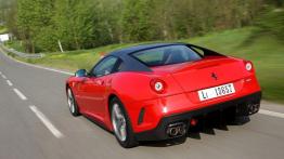 Ferrari 599 GTO - tył - reflektory włączone