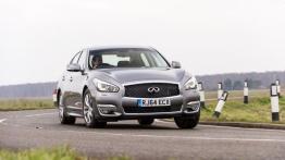 Infiniti Q70 Facelifting Hybrid (2015) - widok z przodu