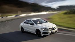 Mercedes CLA 45 AMG (2014) - prawy bok