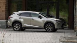 Lexus NX 200t F-Sport (2015) w Seattle - prawy bok