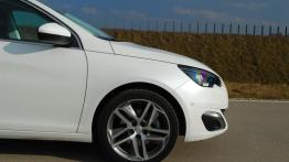 Peugeot 308 II Hatchback 1.6 THP - galeria redakcyjna - prawe przednie nadkole