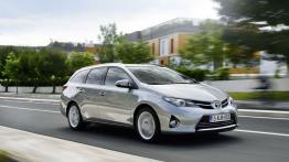 Toyota Auris II Touring Sports - widok z przodu