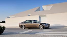 BMW serii 7 F02 Facelifting - prawy bok