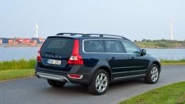 Volvo XC70 2012 - tył - reflektory włączone