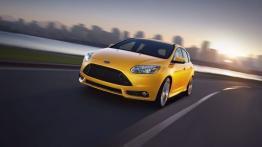 Ford Focus III ST hatchback - widok z przodu