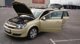 Opel Astra III 1.9 CTDI - galeria redakcyjna - widok z przodu