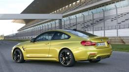 BMW M4 F82 Coupe (2014) - widok z tyłu