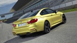 BMW M4 F82 Coupe (2014) - widok z tyłu