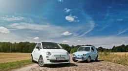 Fiat 126p & Nowy Fiat 500 - galeria redakcyjna - przód - inne ujęcie