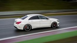 Mercedes CLA 45 AMG (2014) - prawy bok