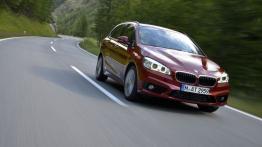 BMW 218d Active Tourer (2014) - widok z przodu