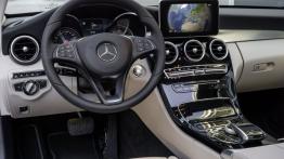 Mercedes klasy C 250 BlueTEC (2014) - kokpit