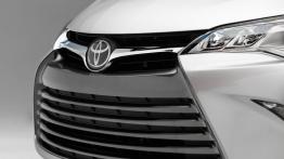 Toyota Camry XLE Facelifting (2015) - grill