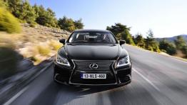 Lexus LS 460L (2013) - widok z przodu