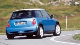 Mini Cooper S 2002 - widok z tyłu