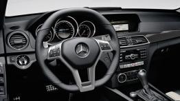 Mercedes C63 AMG 2012 kombi - kokpit