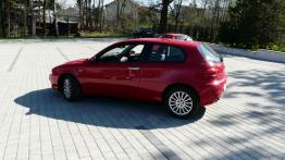 Alfa Romeo 147  Hatchback - galeria społeczności - lewy bok