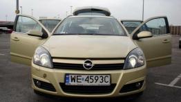 Opel Astra III 1.9 CTDI - galeria redakcyjna - widok z przodu