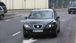 Seat Leon 2.0 TDI Stylance - przód - reflektory włączone