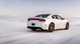 Dodge Charger SRT Hellcat (2015) - widok z tyłu