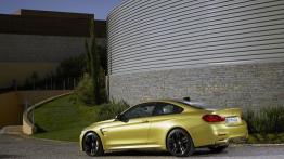 BMW M4 F82 Coupe (2014) - widok z tyłu