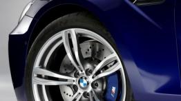 BMW M6 Cabrio 2012 - lewe przednie nadkole