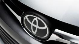 Toyota Camry XLE Facelifting (2015) - logo