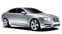 Jaguar XF - widok z przodu