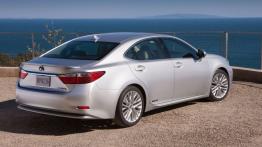 Lexus ES 300h (2013) - widok z tyłu