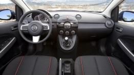 Mazda 2 2011 - pełny panel przedni