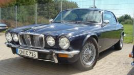 Jaguar XJ - widok z przodu