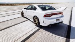 Dodge Charger SRT Hellcat (2015) - widok z tyłu