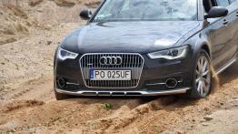 Audi A6 Allroad - turysta w garniturze