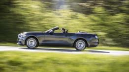 Ford Mustang VI Cabrio EcoBoost (2015) - wersja europejska - lewy bok